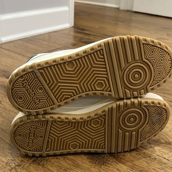 Reebok White and Green Platform Sneakers - Picture 3 of 3